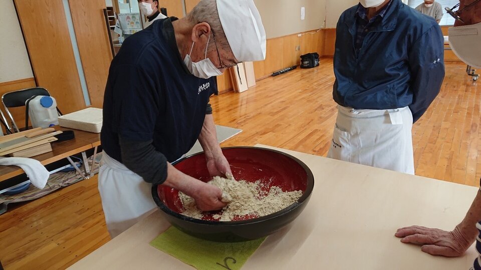 恵庭手打ちそばの会　４月の活動（いくみ会館にて）