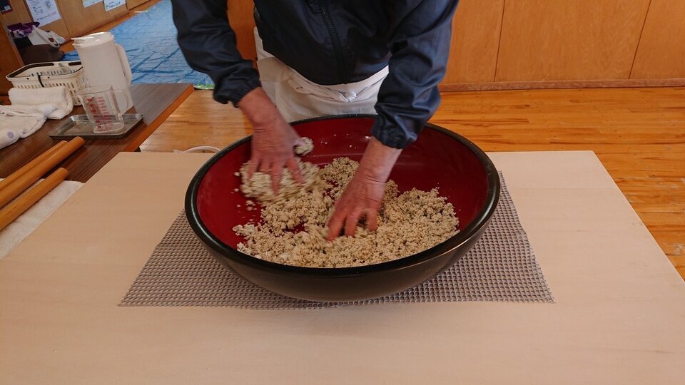 恵庭手打ちそばの会　４月の活動（いくみ会館にて）