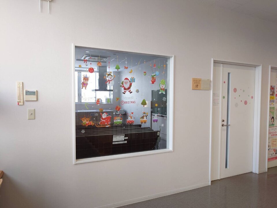 イルミネーションとクリスマス装飾を行いました