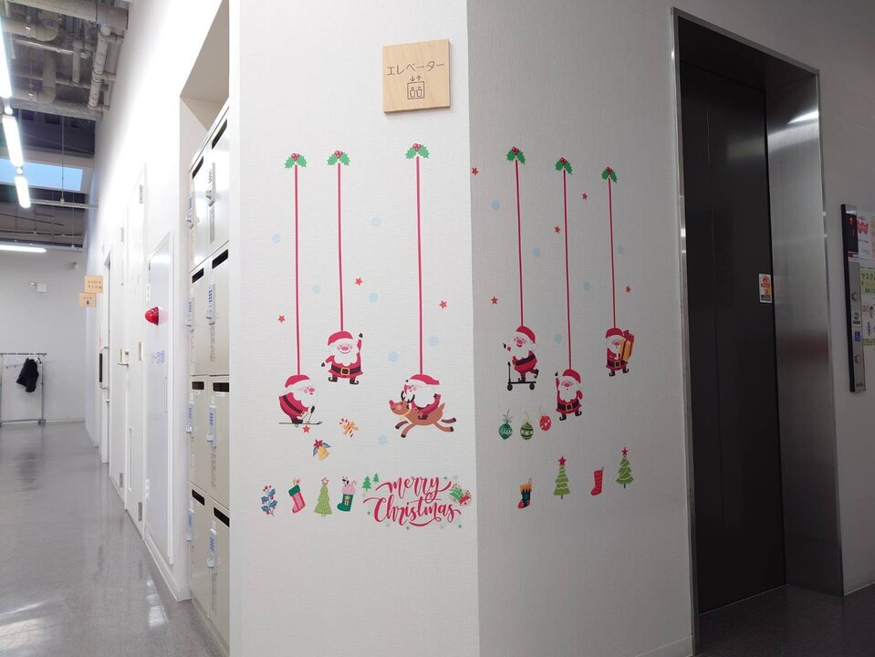 イルミネーションとクリスマス装飾を行いました