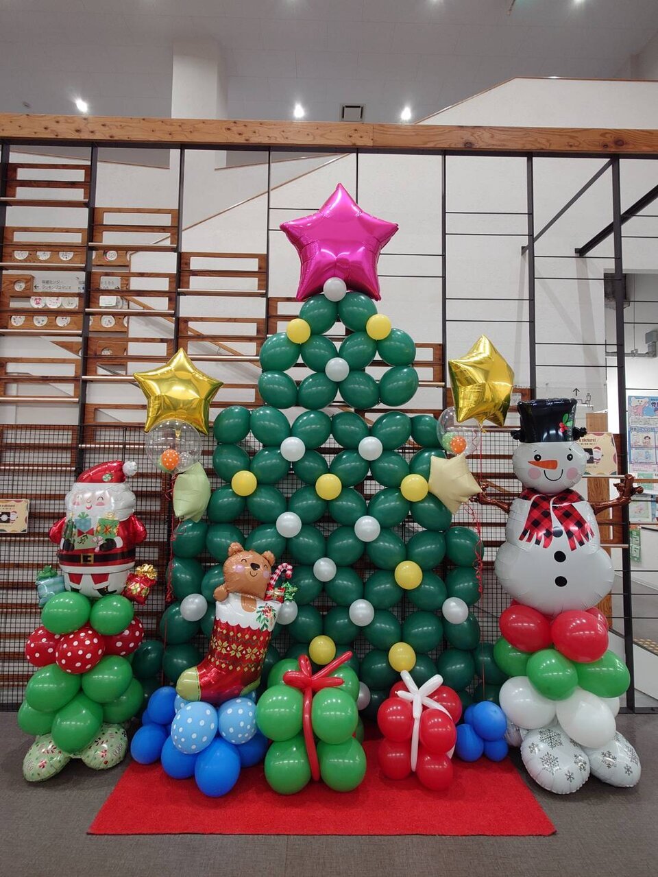 イルミネーションとクリスマス装飾を行いました