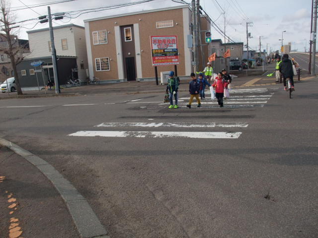 登校時の通学児童に対する交通安全指導