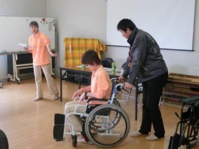 地震対策隊 第２回研修会 「車椅子体験・避難訓練」